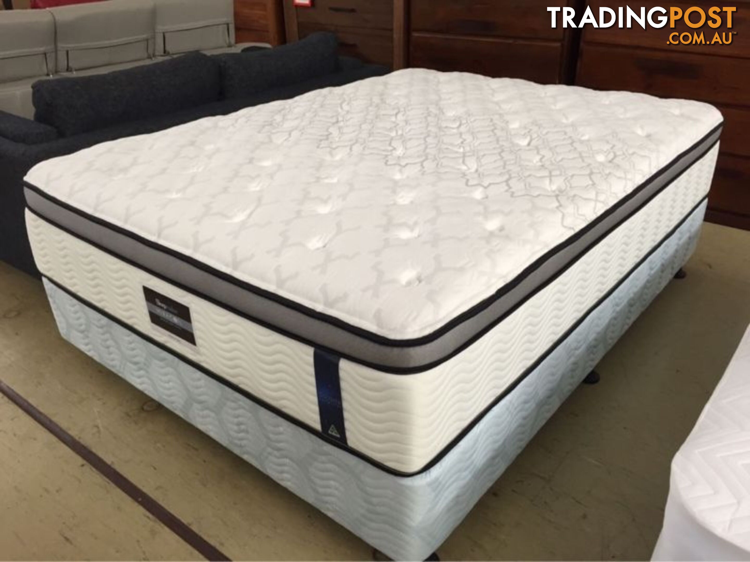 SLEEPMAKER MIRACOIL TOTALITY GEL QUEEN MATTRESS