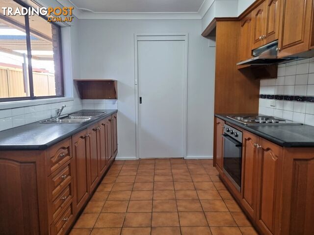 18 Ayrshire Street BOSSLEY PARK NSW 2176