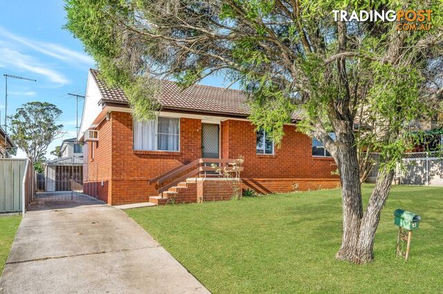 4 Gardiner Crescent FAIRFIELD WEST NSW 2165