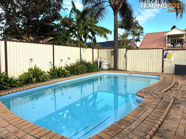 5 Gympie Place WAKELEY NSW 2176