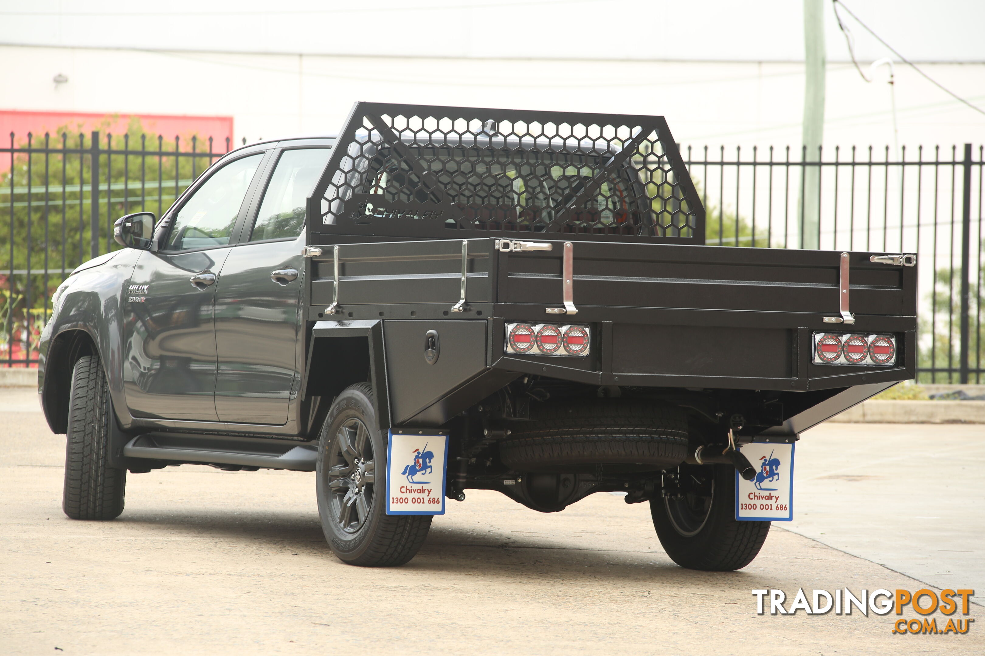 T3-1800 DUAL CAB FULL TRAY BLACK