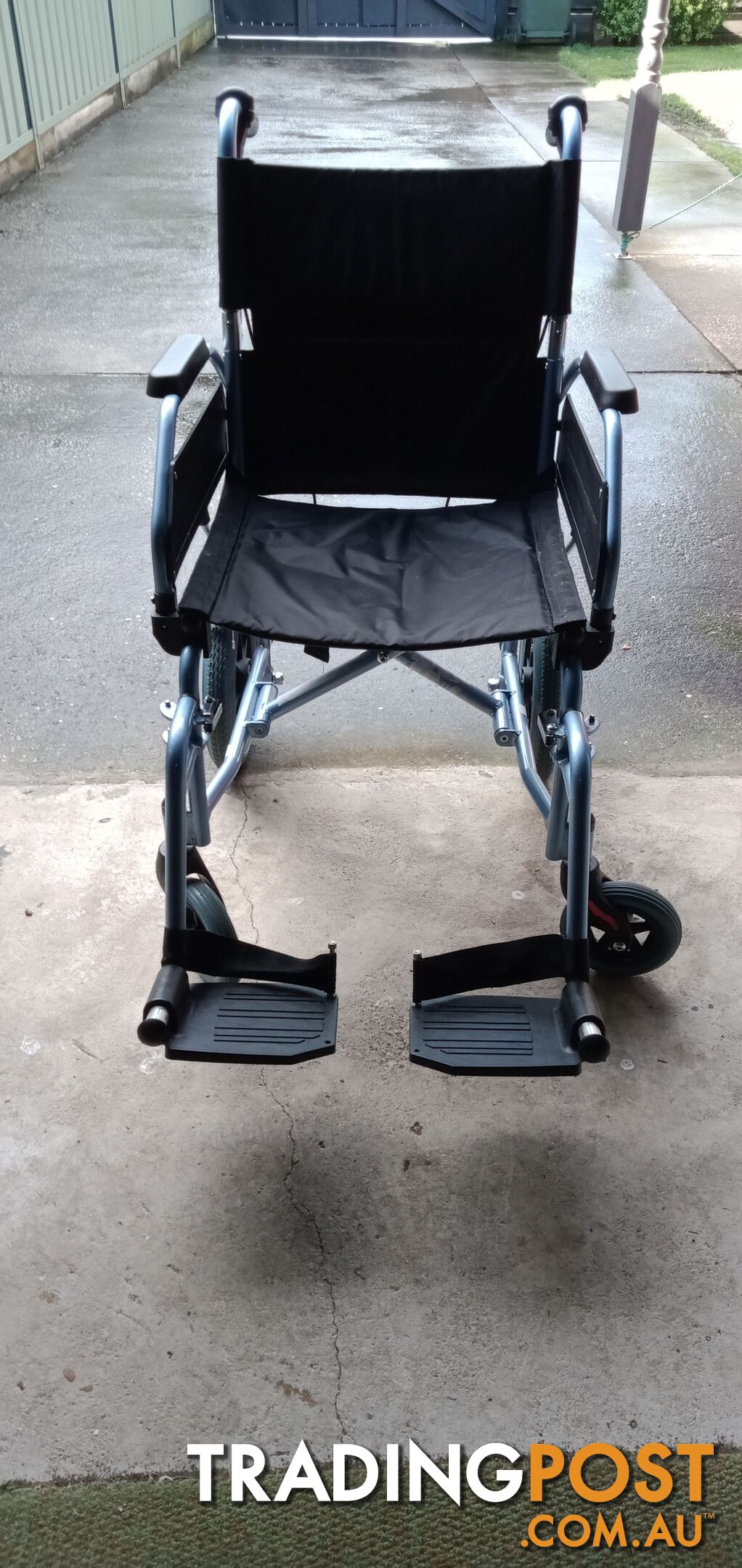 Foldable lightweight wheelchair