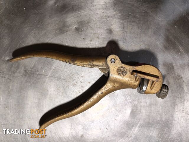 Somax wood hand saw teeth set