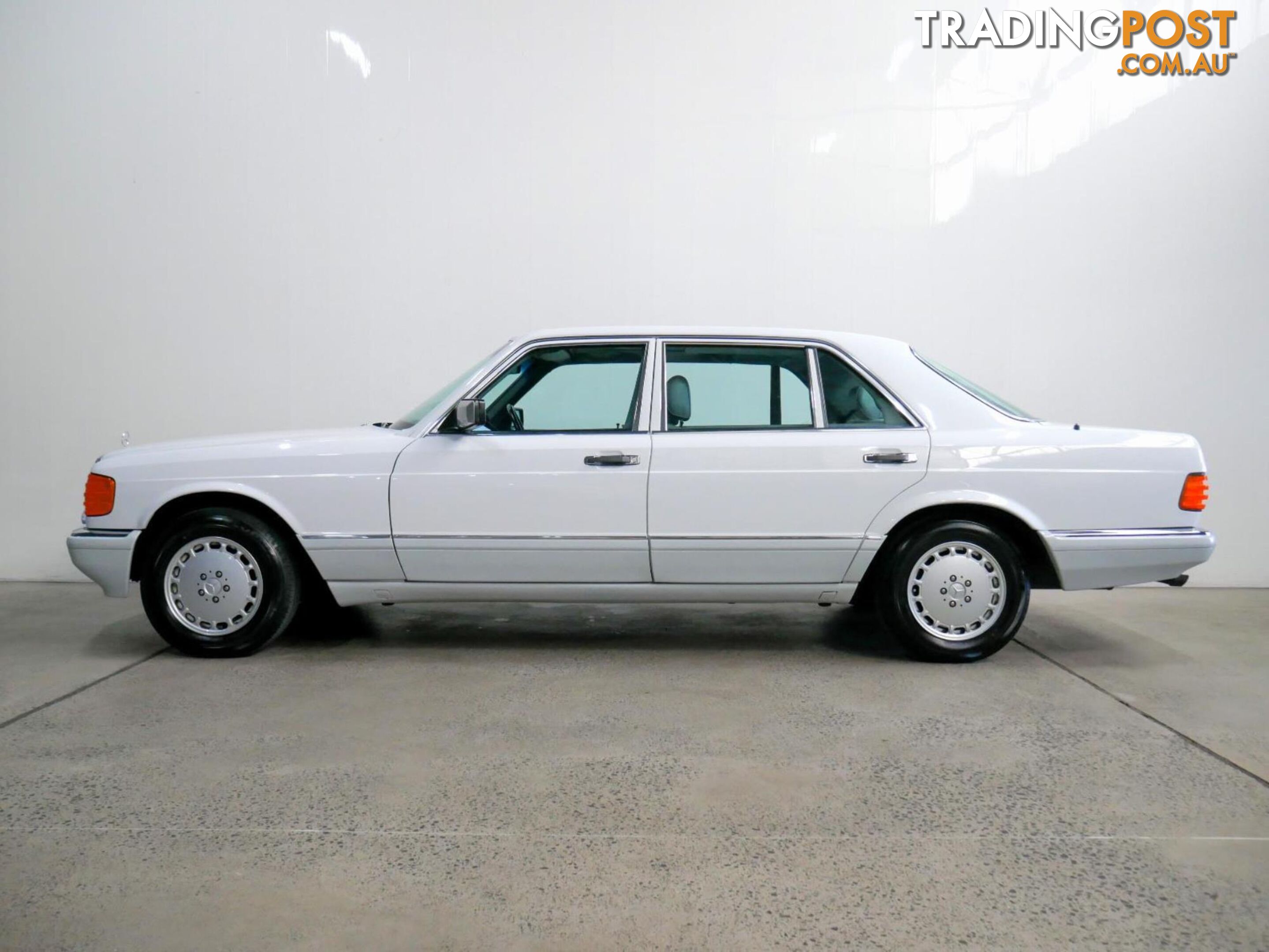 1989 MERCEDES-BENZ 420 SEL  4D SEDAN