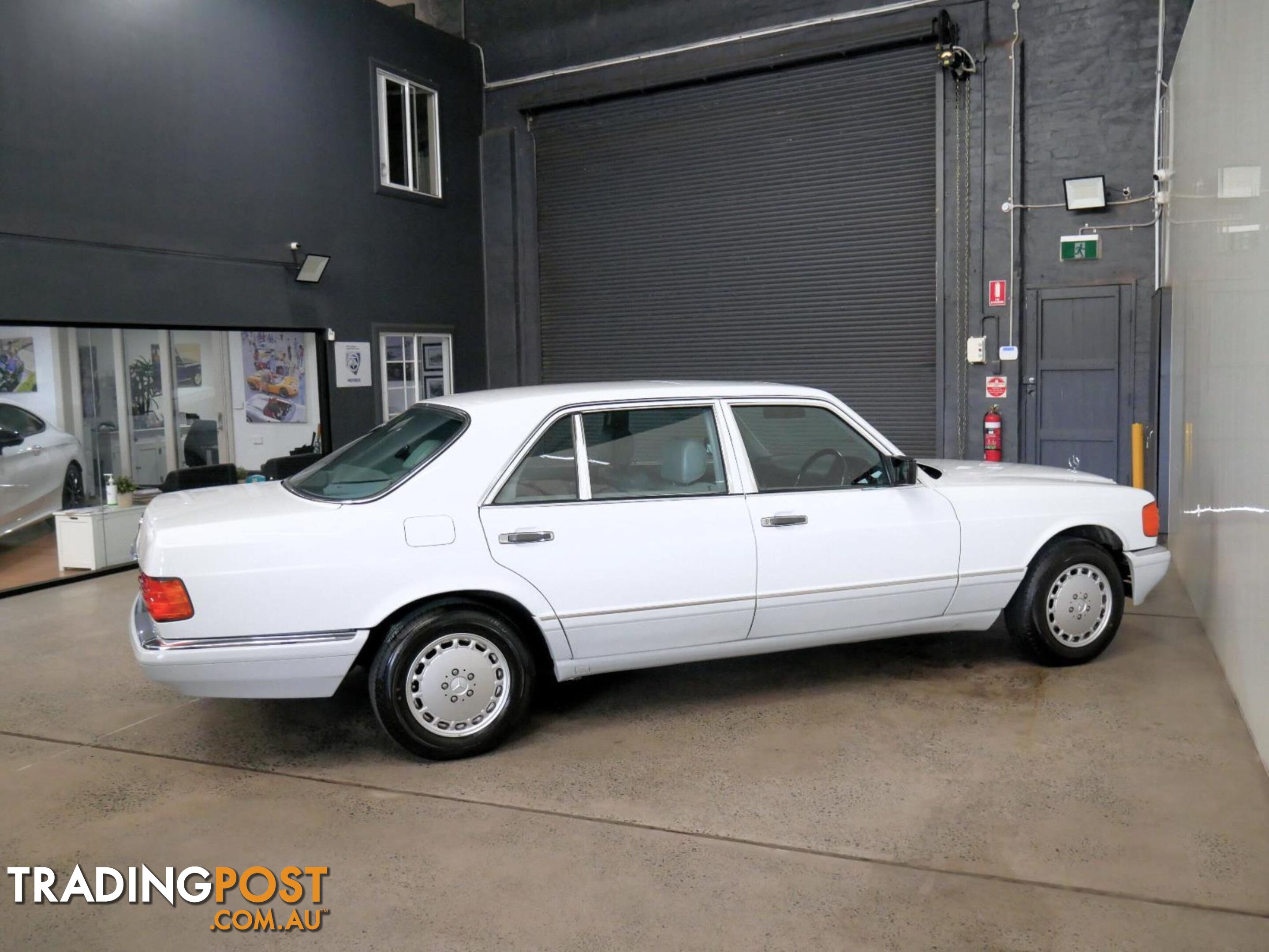 1989 MERCEDES-BENZ 420 SEL  4D SEDAN