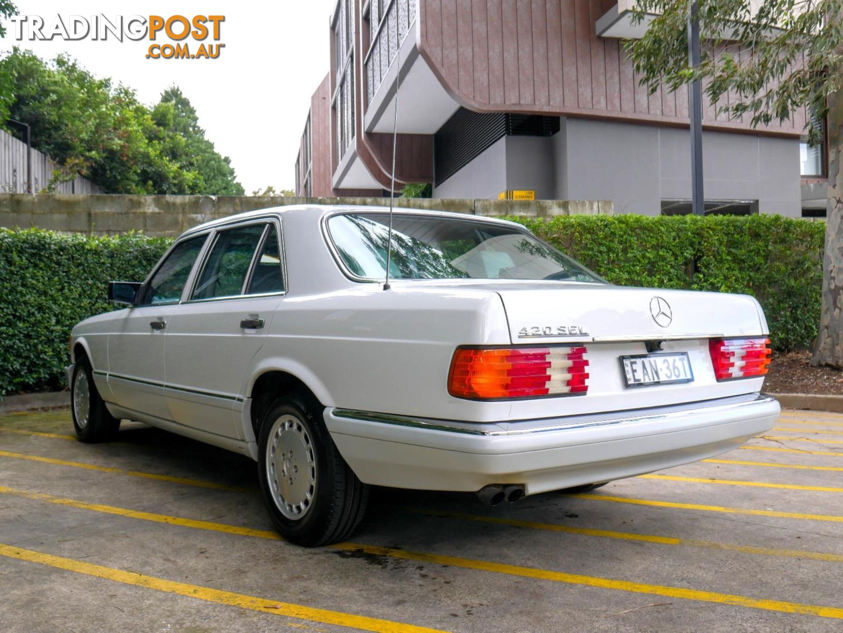 1989 MERCEDES-BENZ 420 SEL  4D SEDAN