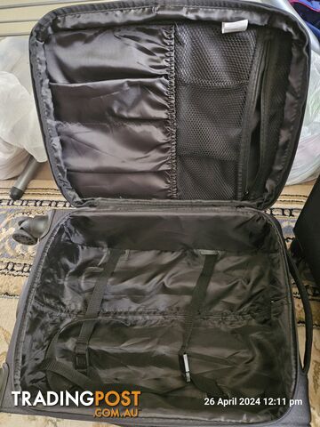 2 SUITCASES 20 inch with SPINNER WHEELS