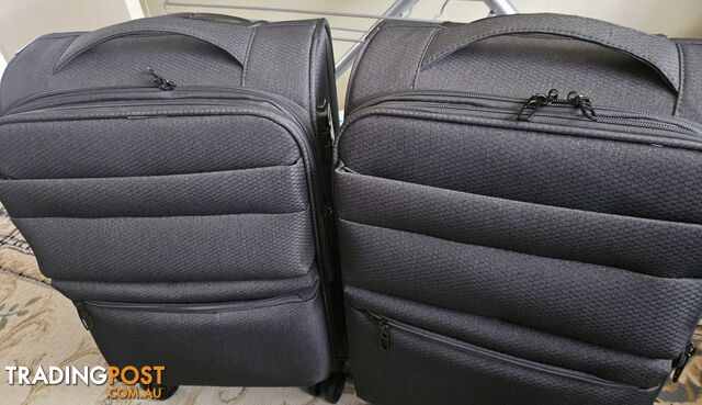 2 SUITCASES 20 inch with SPINNER WHEELS