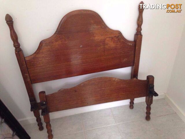 Antique style Queen Anne single bed frame