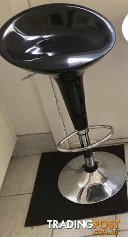 Gas lift bar stool