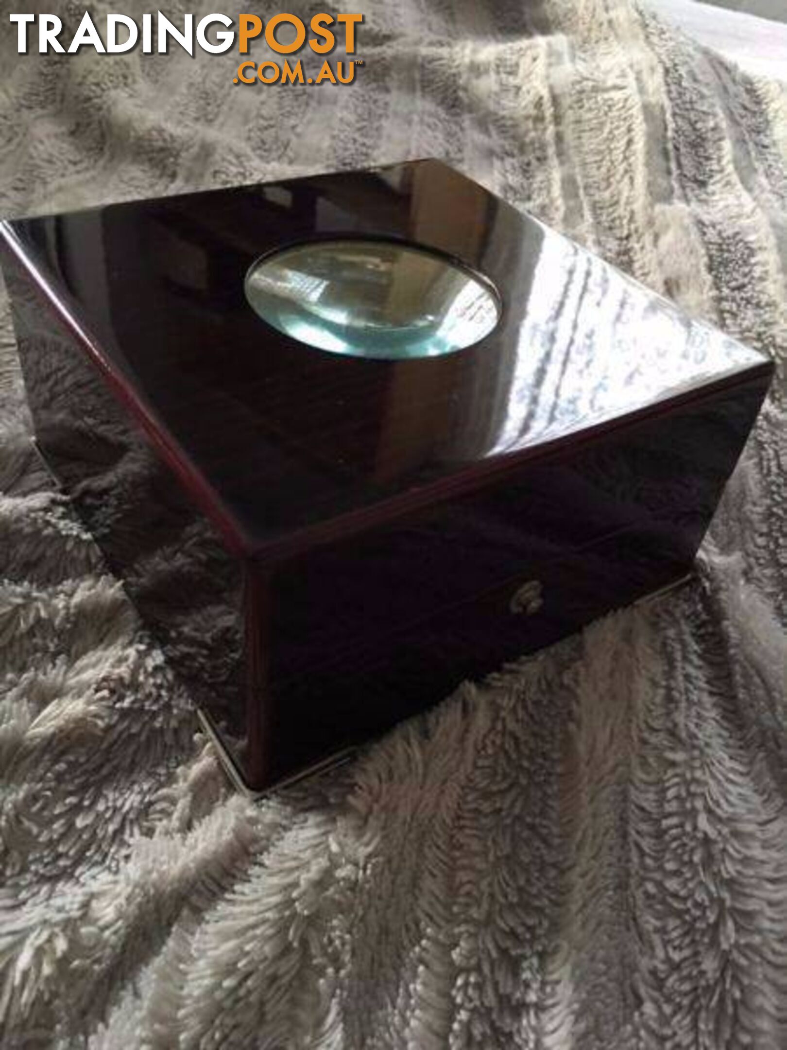 Solid wood elegant jewellery box