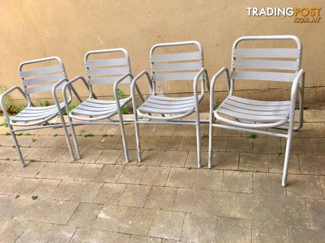 4x metal outdoor chairs