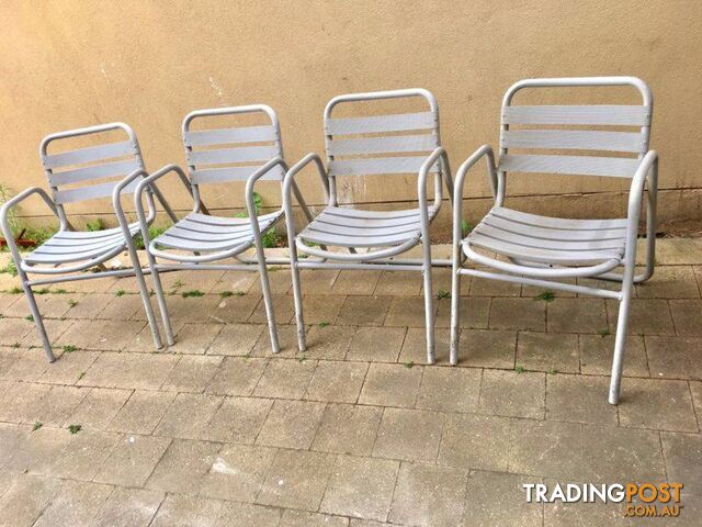 4x metal outdoor chairs