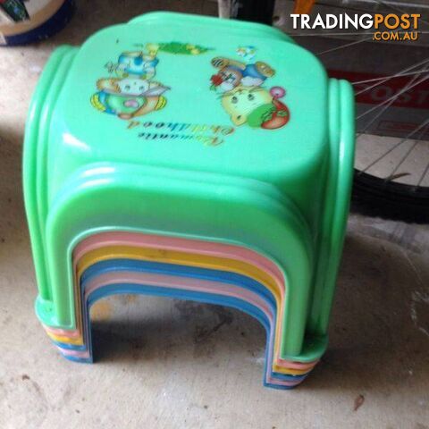 6 x kids plastic chairs