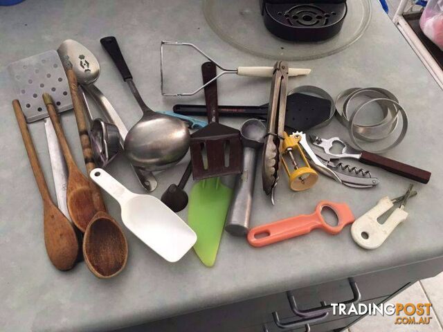 Vases, cups, ashtray, kitchen items - photo 2 of 2