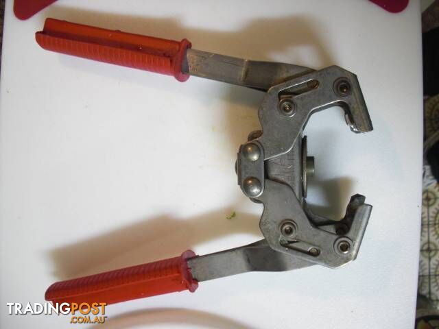 solid metal good quality bottle capper made in italy