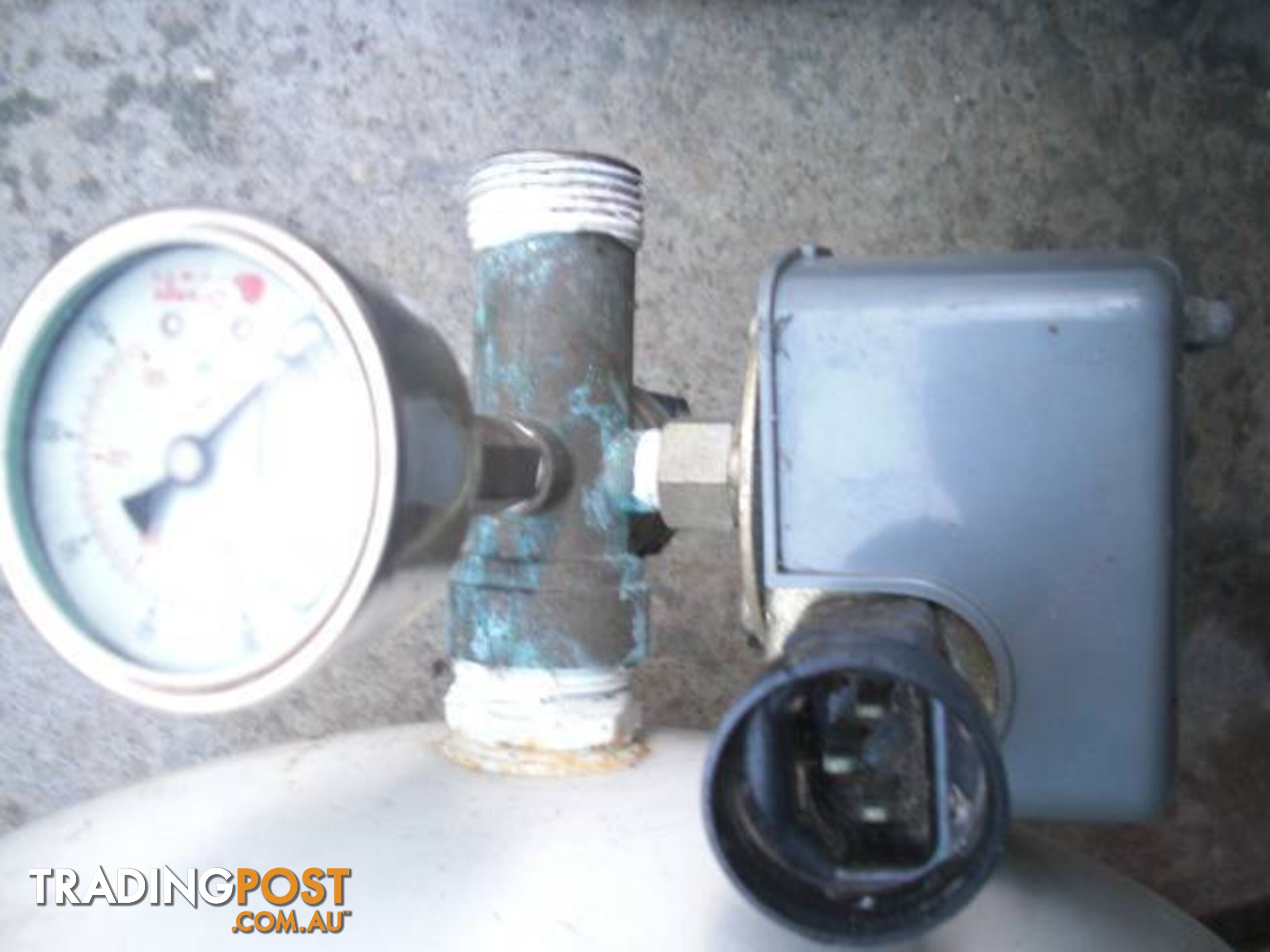 WATER PRESSURE PUMP TANK AND SOLINOID VALVE SWITCH & GUAGE