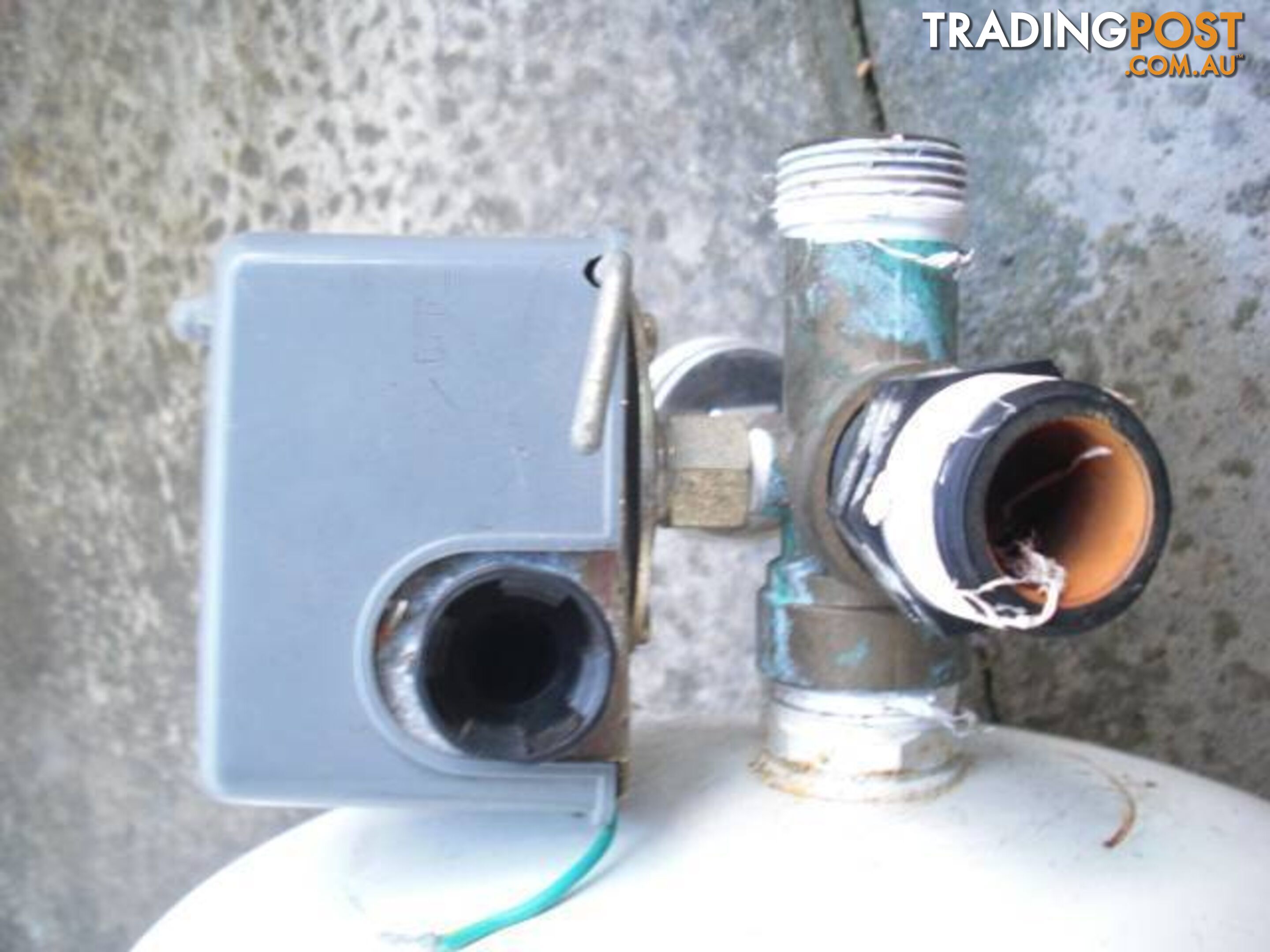 WATER PRESSURE PUMP TANK AND SOLINOID VALVE SWITCH & GUAGE