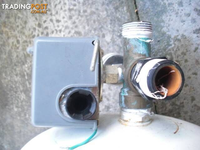 WATER PRESSURE PUMP TANK AND SOLINOID VALVE SWITCH & GUAGE