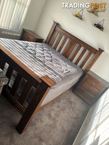 Queen bed suite