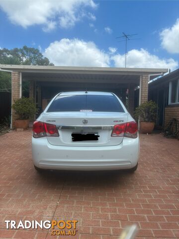 2013 Holden Cruze JH SERIES II MY14 EQUIPE Sedan Manual - photo 3 of 10