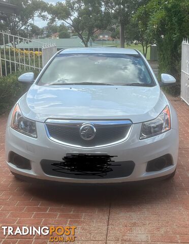 2013 Holden Cruze JH SERIES II MY14 EQUIPE Sedan Manual - photo 2 of 10