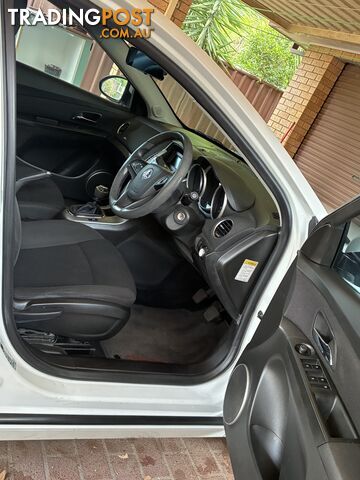 2013 Holden Cruze JH SERIES II MY14 EQUIPE Sedan Manual - photo 5 of 10