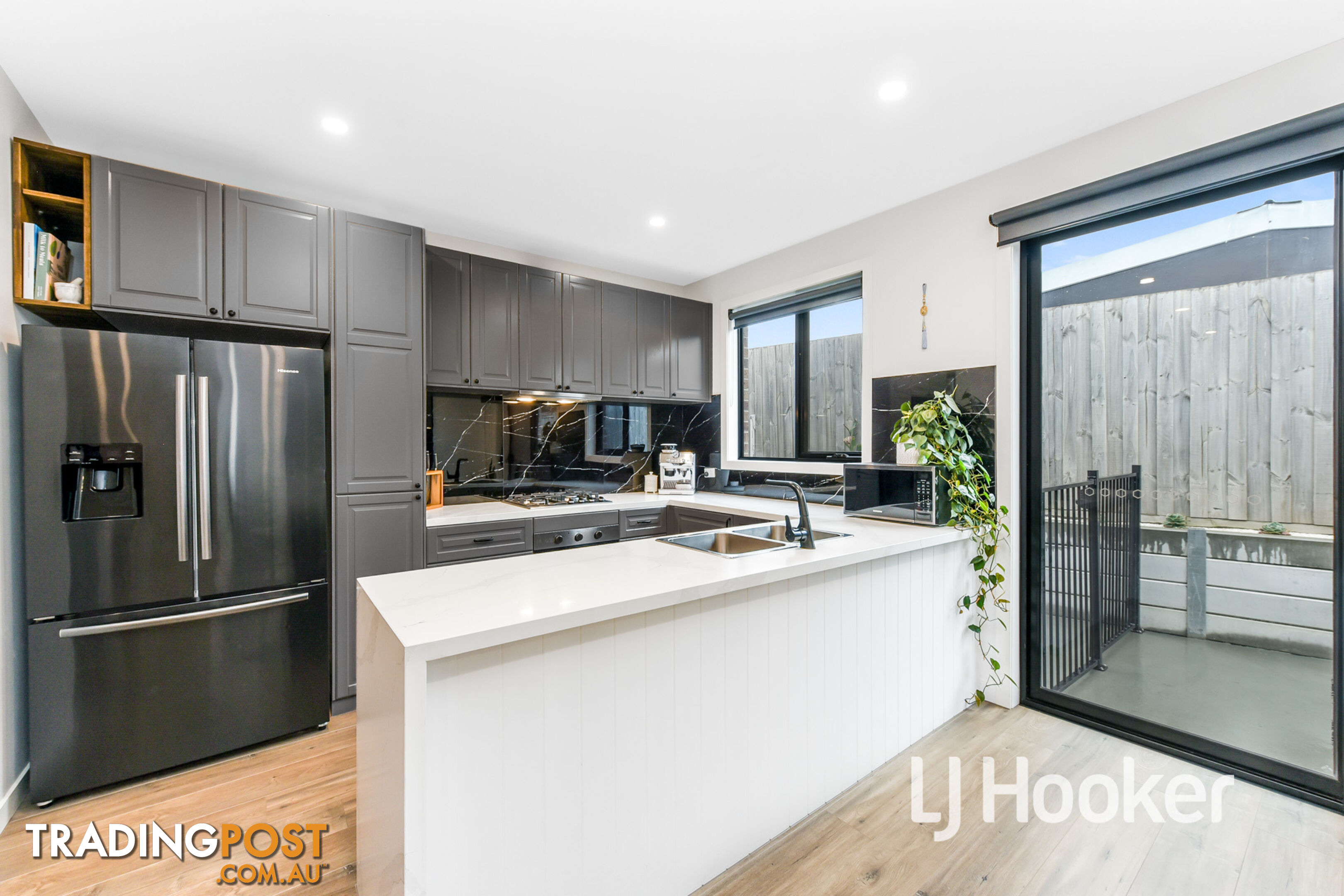 2/117 Oaktree Drive HAMPTON PARK VIC 3976