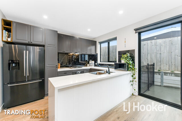 2/117 Oaktree Drive HAMPTON PARK VIC 3976