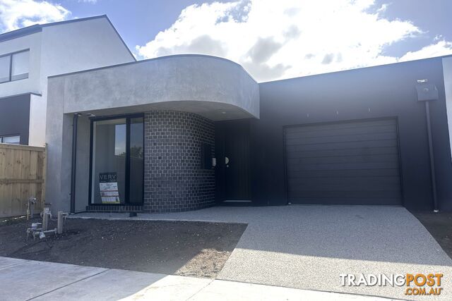 33 Patrobas Loop CRANBOURNE EAST VIC 3977