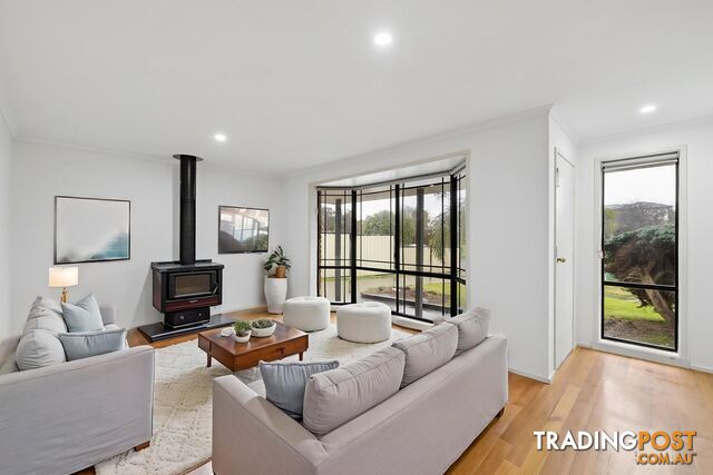 8 Adley Place HAMPTON PARK VIC 3976 - photo 2 of 17