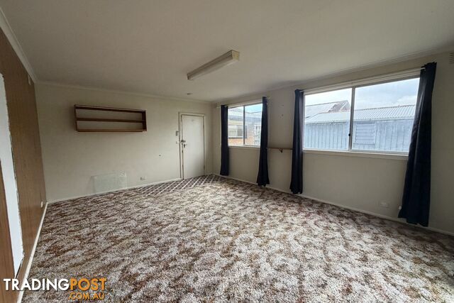 34 Campbell Parade CRANBOURNE VIC 3977 - photo 5 of 10