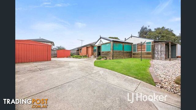 104 Oaktree Drive HAMPTON PARK VIC 3976