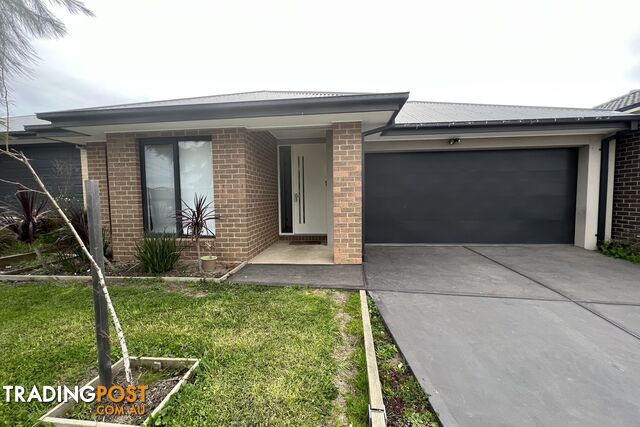 82 Yeungroon Boulevard CLYDE NORTH VIC 3978