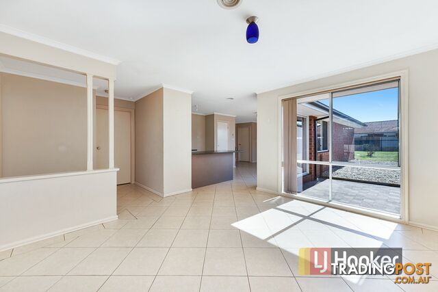 77 Strathaird Drive NARRE WARREN SOUTH VIC 3805