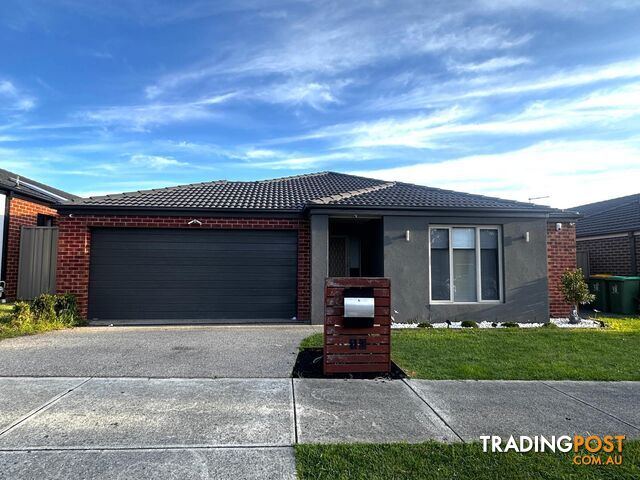 10 Christie Court PAKENHAM VIC 3810