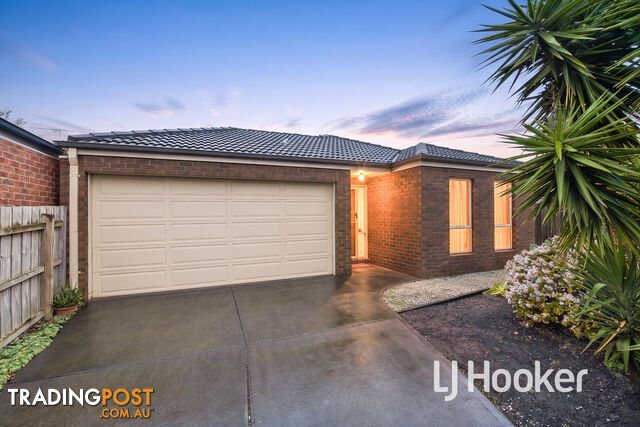 54 Bellarine Drive CRANBOURNE VIC 3977