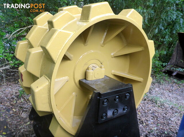 New 25-50 ton (100/90/80mm pin) 810mm Excavator Compaction Wheel