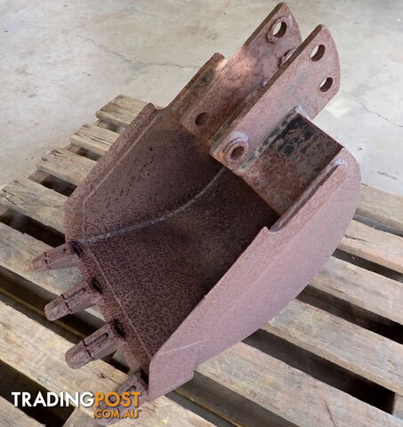 28.5mm pin, 450mm Excavator & Backhoe GP Digging & Trenching Bucket