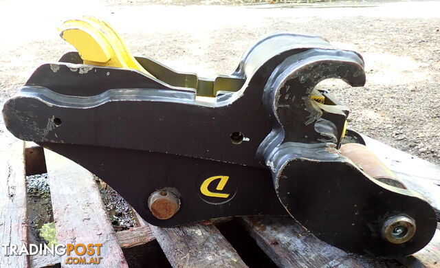 New Case 590ST Backhoe (44.45/50mm pin) Doherty Hydraulic Quick Hitch Coupling