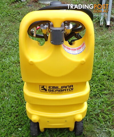 New Italian 110L Diesel Fuel Cell Tank with 12v Pump & Bowser trigger - photo 4 of 10
