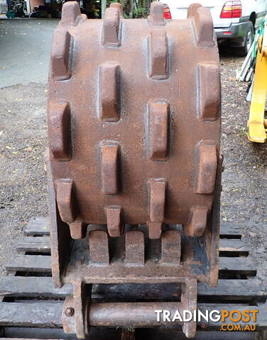 16-32 ton (80mm pin) 450mm Excavator Compaction Wheel