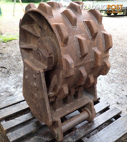 16-32 ton (80mm pin) 450mm Excavator Compaction Wheel