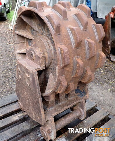 16-32 ton (80mm pin) 450mm Excavator Compaction Wheel