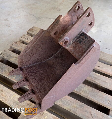 28.5mm pin, 450mm Excavator & Backhoe GP Digging & Trenching Bucket