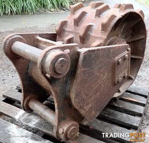 16-32 ton (80mm pin) 450mm Excavator Compaction Wheel