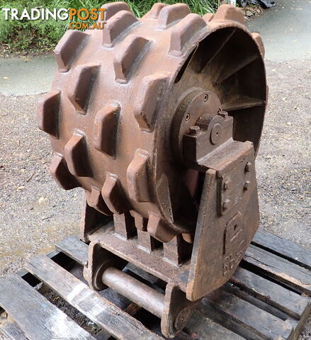 16-32 ton (80mm pin) 450mm Excavator Compaction Wheel
