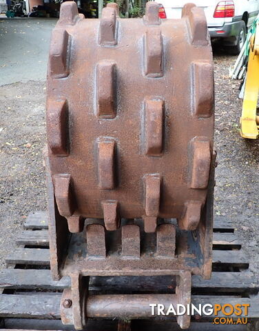 16-32 ton (80mm pin) 450mm Excavator Compaction Wheel