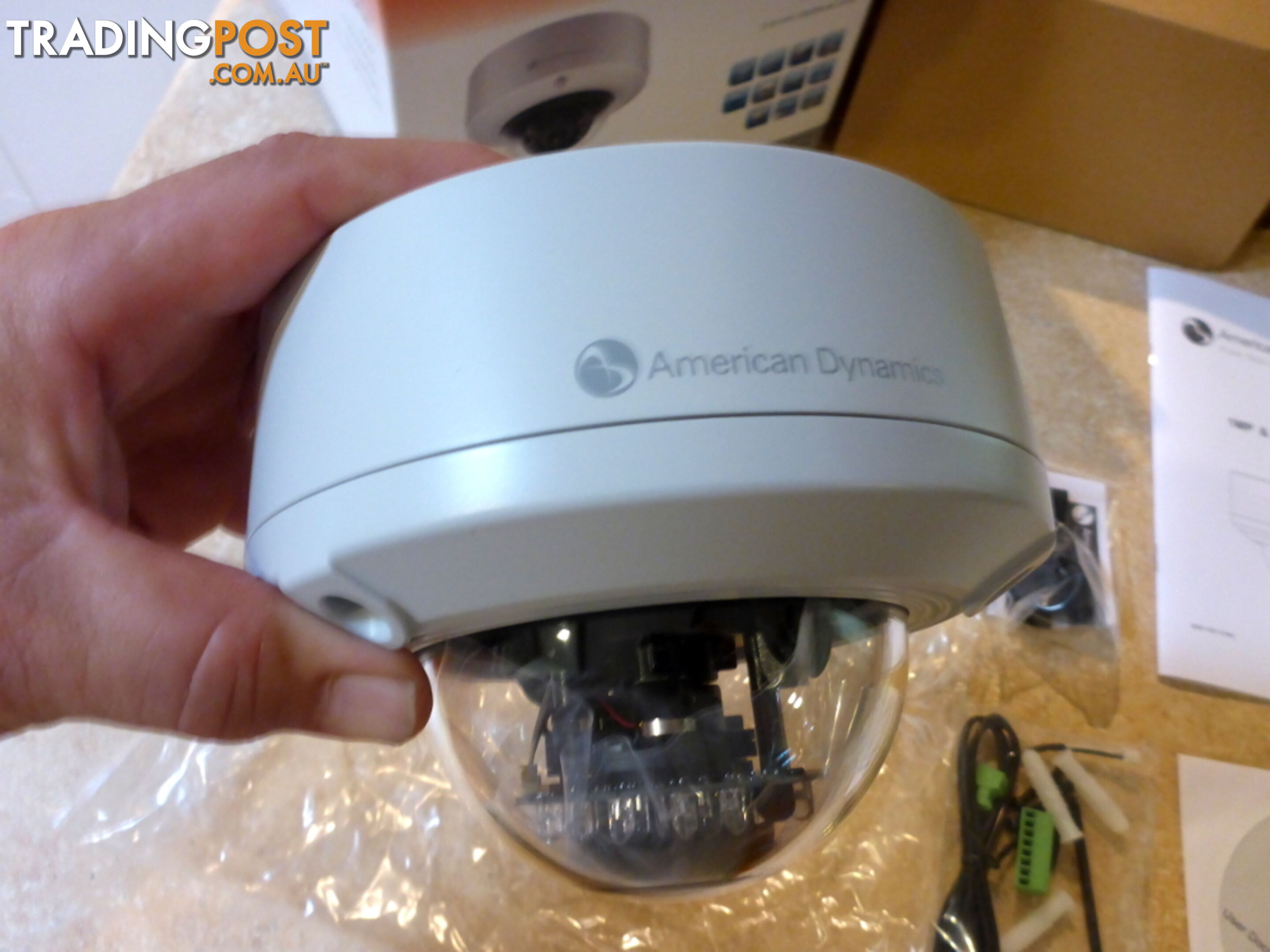 New Tyco / American Dynamics Illustra Flex 600 Mini Dome IP / CCTV Outdoor Security Camera