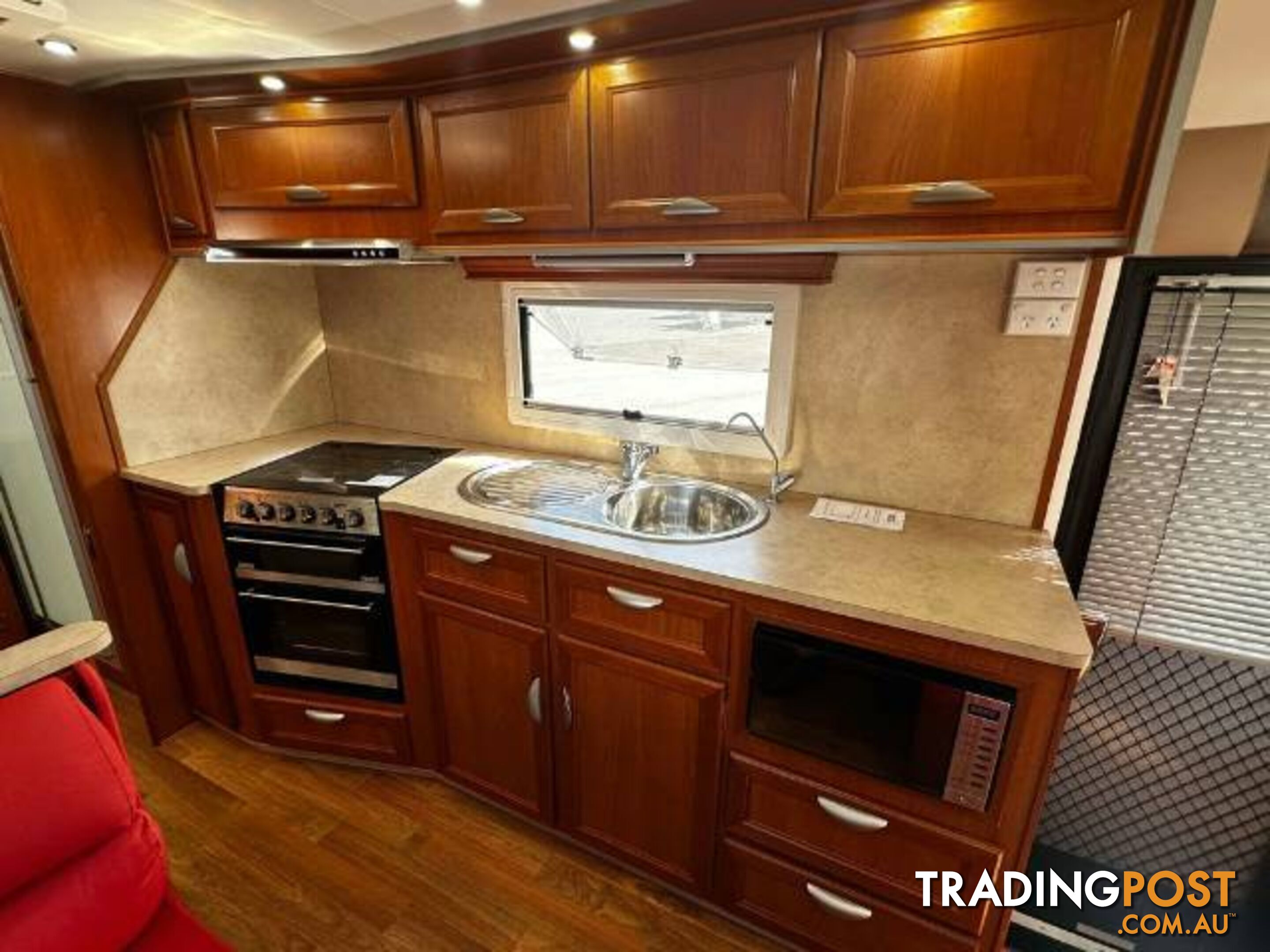 USED 2014 REGENT CRUISER CARAVAN